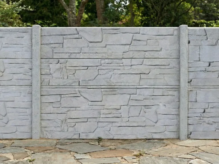 Betonový plot dekor lámaný kámen - detail horní sekce